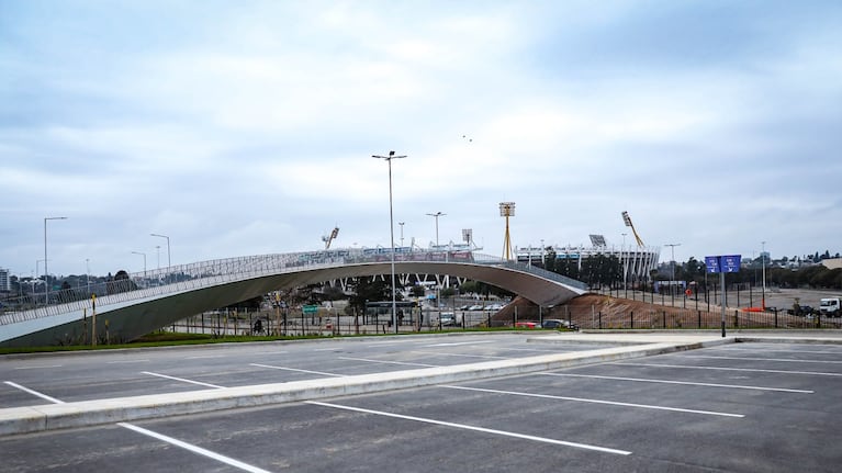 Las nuevas playas de estacionamiento del estadio Kempes.