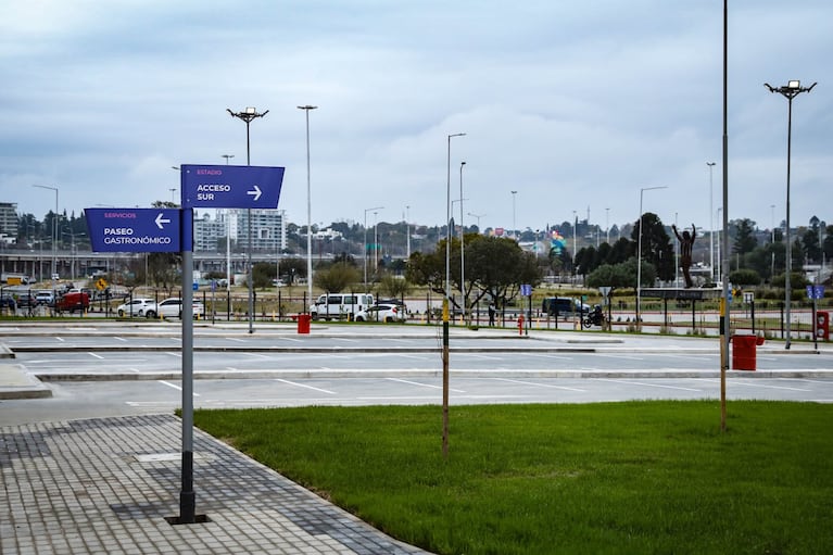 Las nuevas playas de estacionamiento del estadio Kempes.