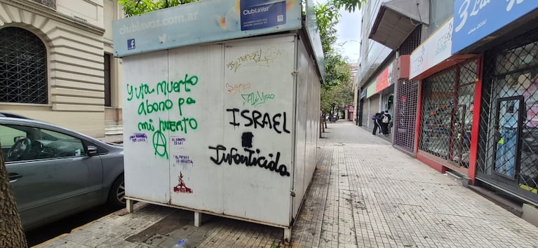 Las paredes del centro de Córdoba tras las pintadas.