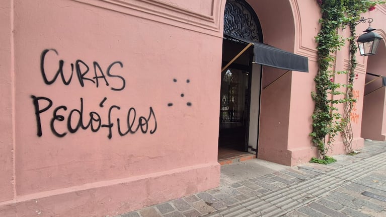 Las paredes del centro de Córdoba tras las pintadas.
