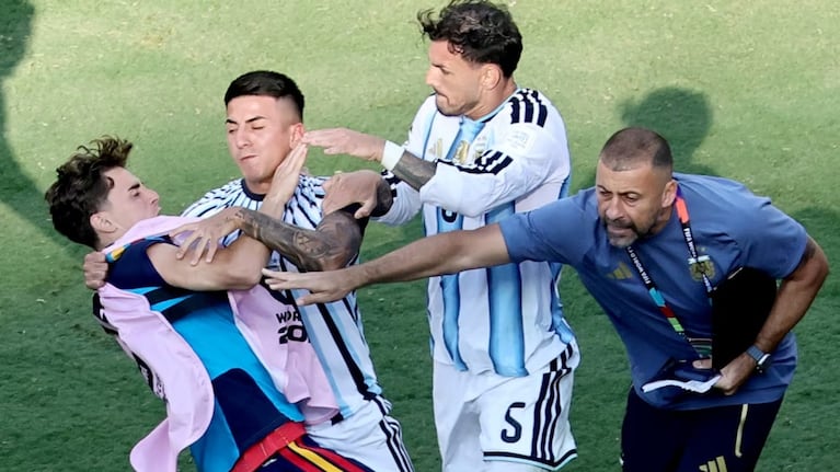 Las peleas se desataron después del pitazo final.