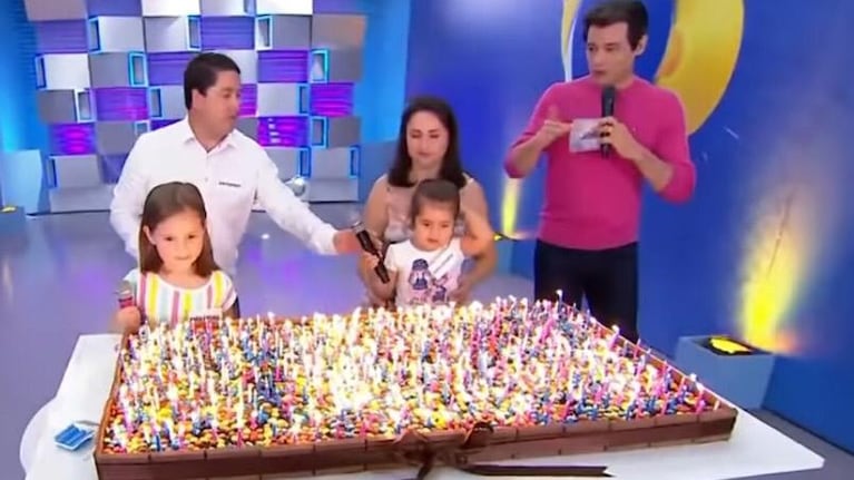Las pequeñas y sus padres participaron en un programa de televisión.