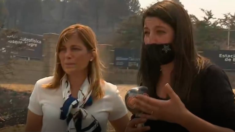 Las periodistas de El Doce mostraron el desastre a metros del fuego.