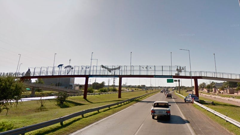 Las piedras fueron arrojadas desde uno de los puentes.