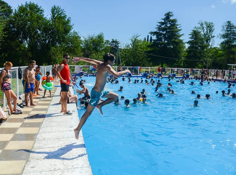 Las piletas municipales para refrescarse en Córdoba.