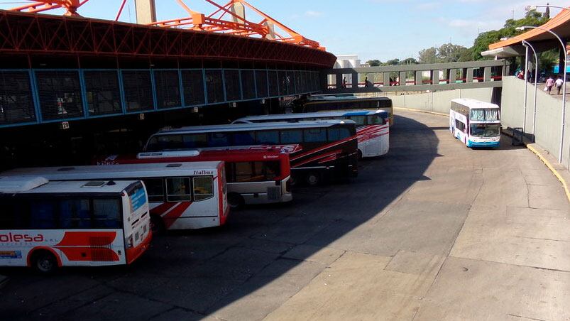 Las plataformas de la vieja Terminal de Ómnibus volverán a tener actividad tras casi ocho meses. (Foto ilustrativa)