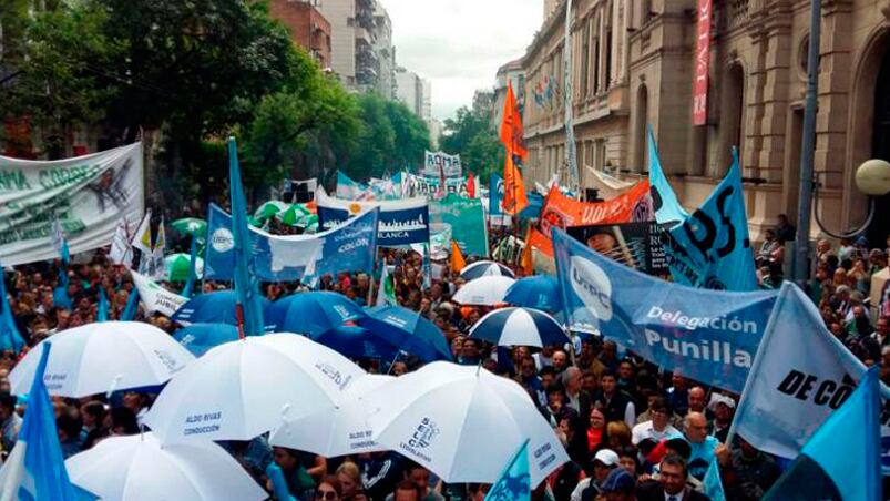 Las protestas de los gremios provocaron caos en el tránsito este miércoles.