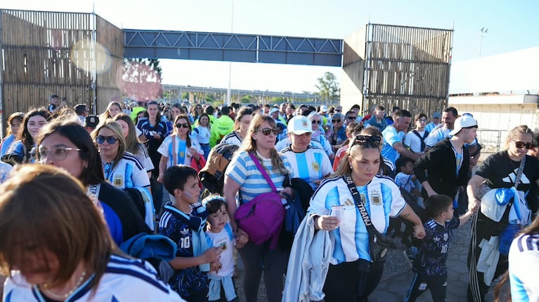 Las puertas del Kempes se abrieron a las 18. (Foto: Lucio Casalla/El Doce)