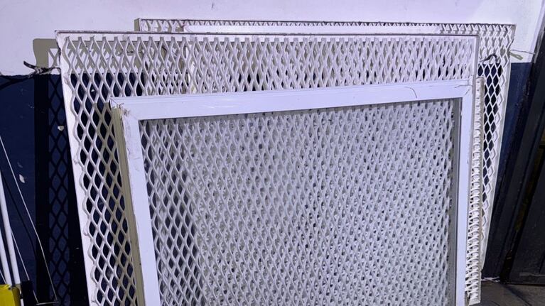 Las rejas del polideportivo fueron recuperadas.