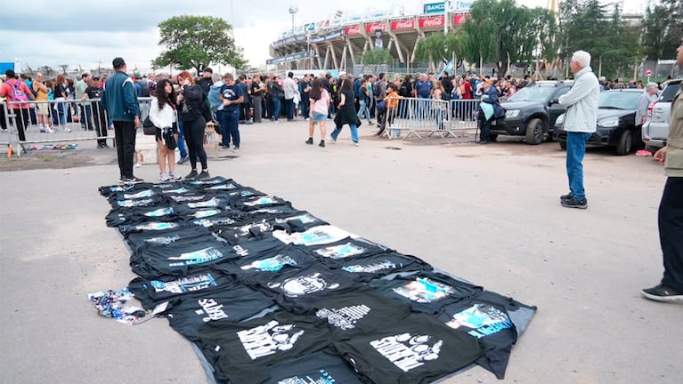 Las remeras de Paul McCartney en Córdoba.