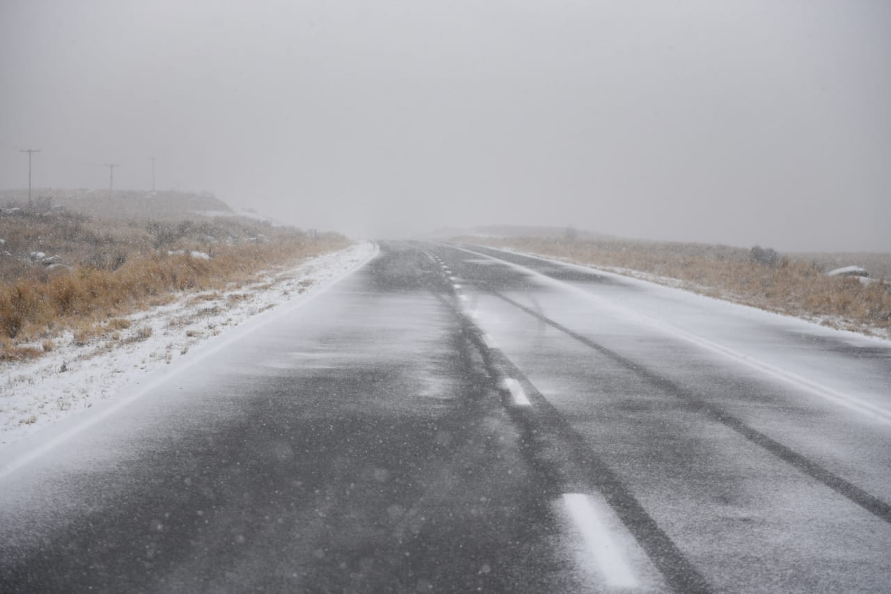 Las sierras cordobesas cubiertas de blanco, un paisaje soñado. Foto: Lucio Casalla / El Doce