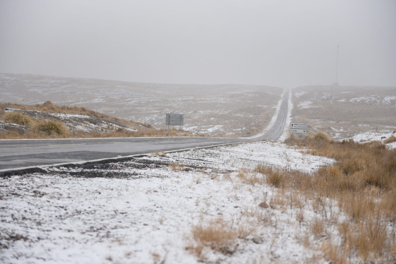 Las sierras cordobesas cubiertas de blanco, un paisaje soñado. Foto: Lucio Casalla / El Doce