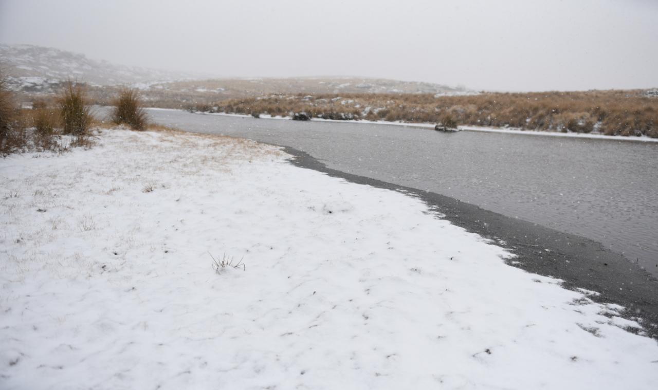 Las sierras cordobesas cubiertas de blanco, un paisaje soñado. Foto: Lucio Casalla / El Doce