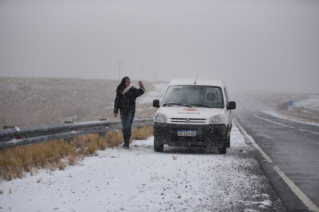 Las sierras cordobesas cubiertas de blanco, un paisaje soñado. Foto: Lucio Casalla / El Doce