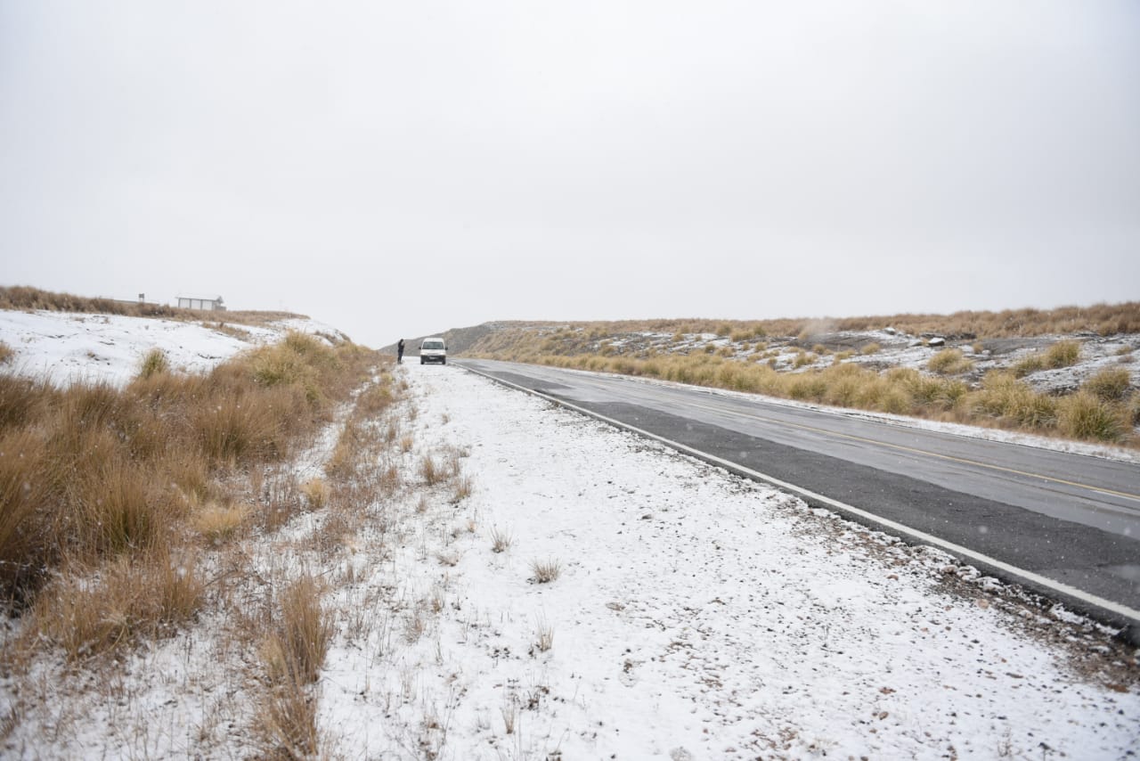 Las sierras cordobesas cubiertas de blanco, un paisaje soñado. Foto: Lucio Casalla / El Doce