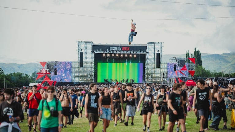 Las sierras de Córdoba vibran con una nueva edición del Cosquín Rock.