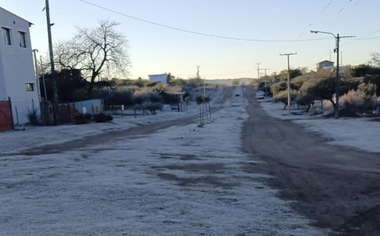 Las temperaturas se desplomaron con el ingreso de la ola polar.