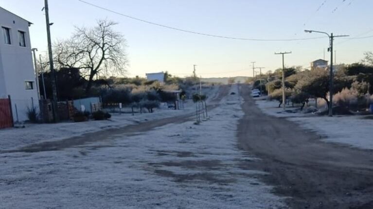 Las temperaturas se desplomaron con el ingreso de la ola polar.