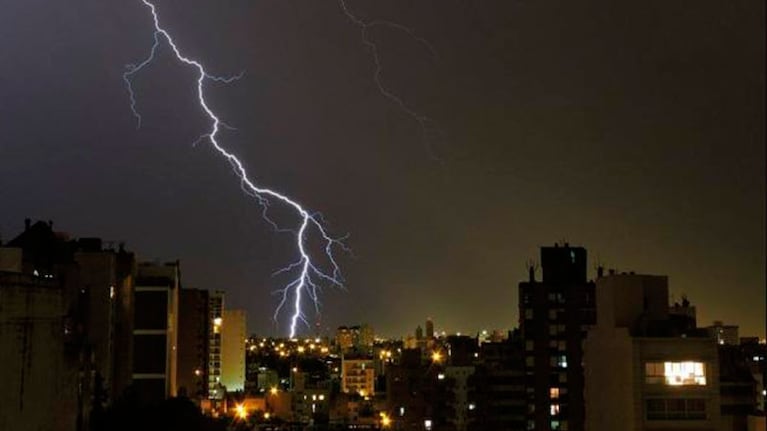 Las tormentas vuelven a Córdoba tras los días de calor. Foto: Simón Yalis / Archivo.