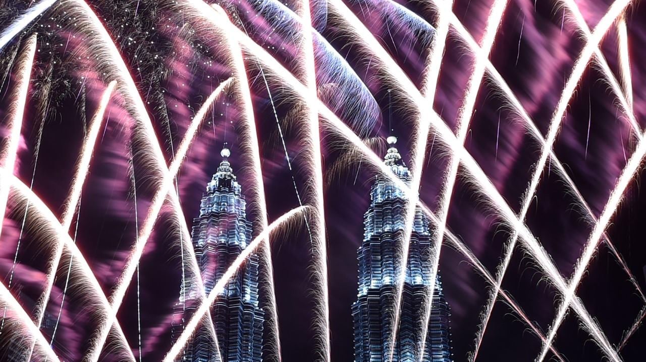 Las Torres Petronas y los fuegos artificiales en Malasia. Foto: AFP.