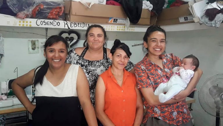 Las trabajadoras textiles nucleadas en la cooperativa Cosiendo Rebeldía.