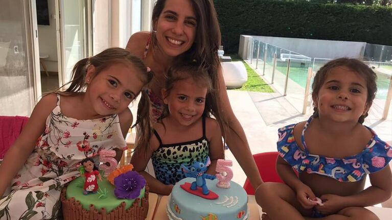 Las tres hijas de Cinthia Fernández y Matías Defederico.