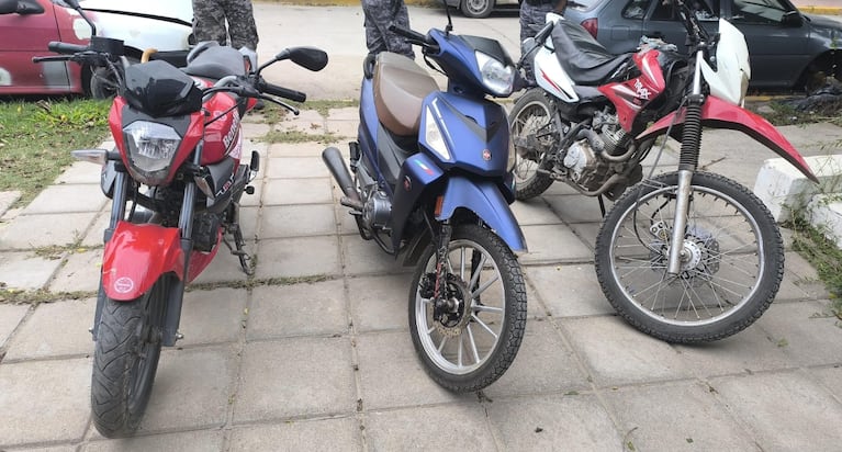 Las tres motos secuestradas por la Policía durante el operativo.