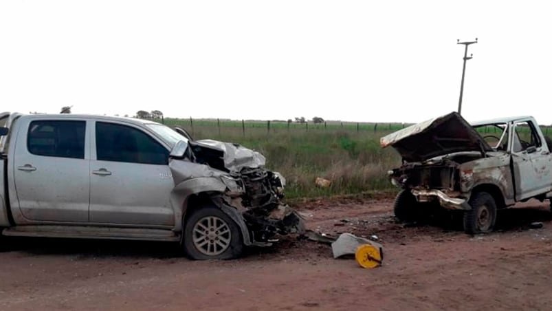 Las trompas de las camionetas quedaron destruidas.