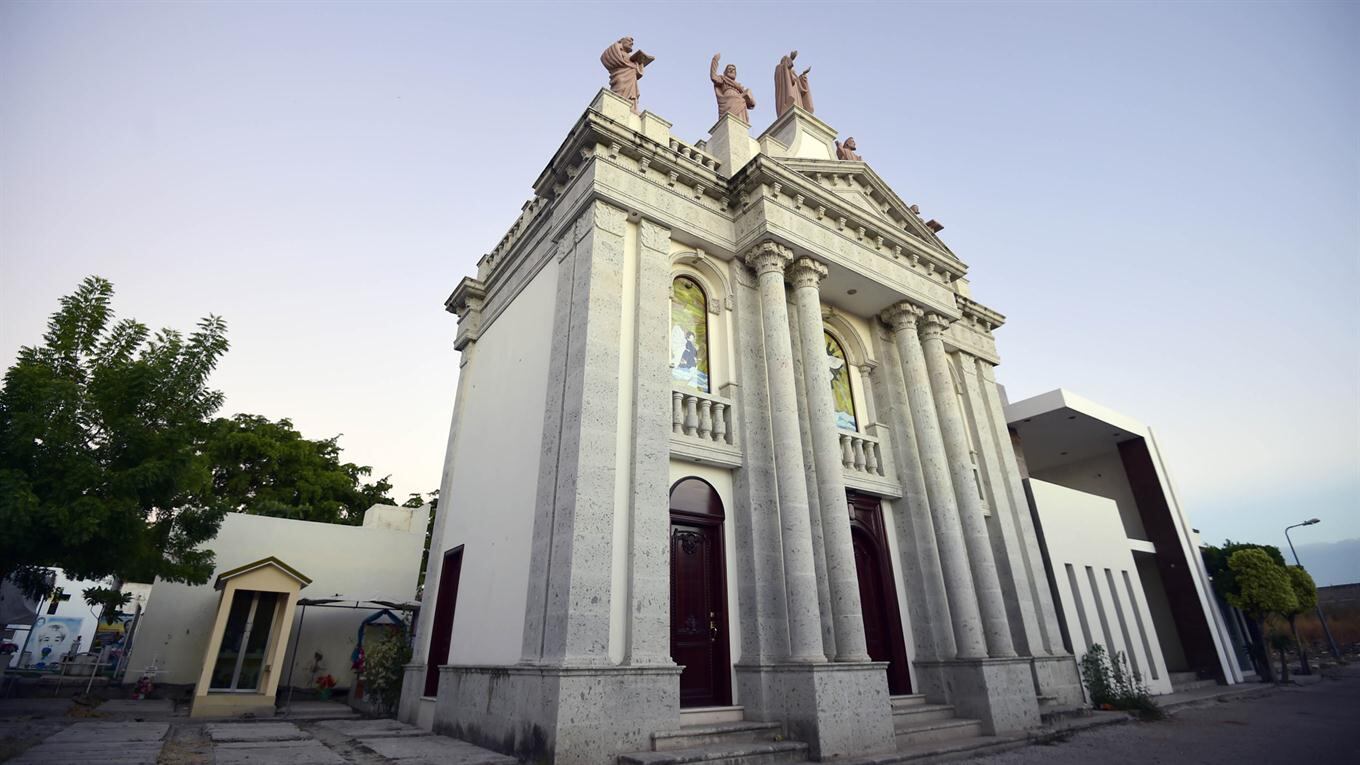 Las tumbas lujosas de capos narcos en el cementerio de Sinaloa.