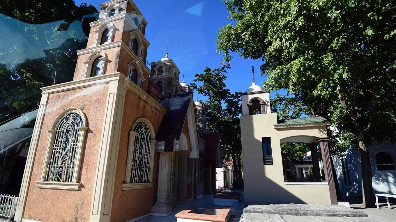 Las tumbas lujosas de capos narcos en el cementerio de Sinaloa.