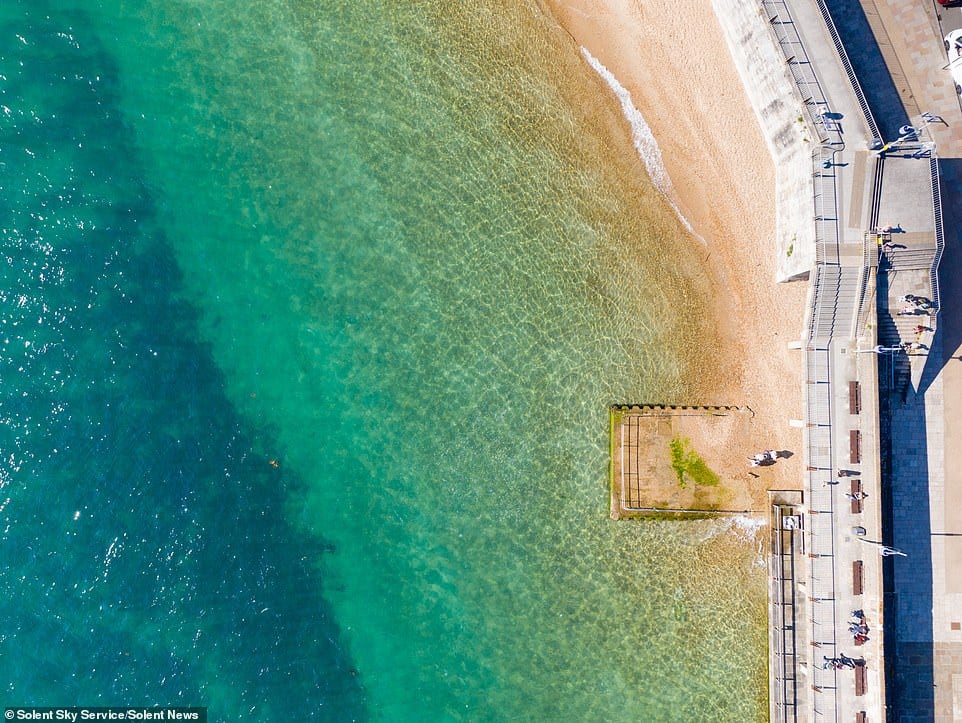 Las turbias aguas marítimas de Gran Bretaña se transformaron en cristalinas.