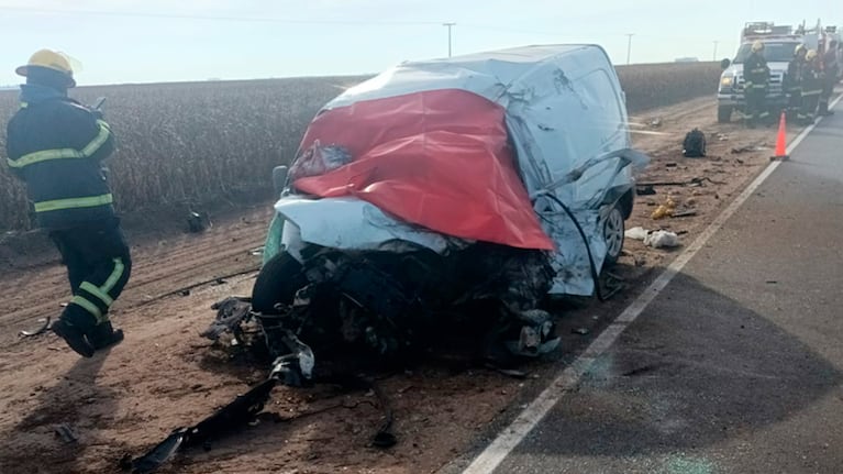 Las víctimas fatales viajaban en un utilitario.