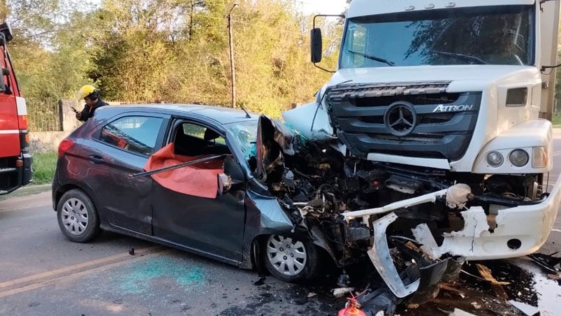 Las víctimas viajaban en un auto Ford Ka.