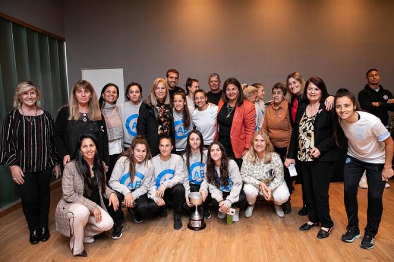 Las y los futbolistas de Belgrano fueron reconocidos la Unicameral