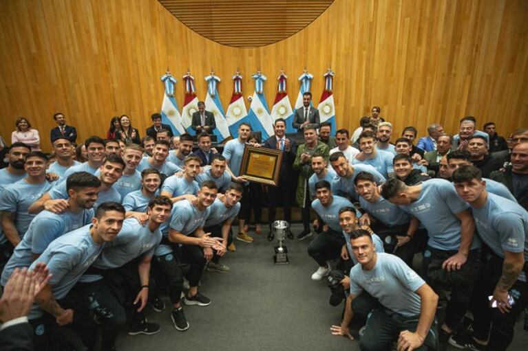 Las y los futbolistas de Belgrano fueron reconocidos la Unicameral