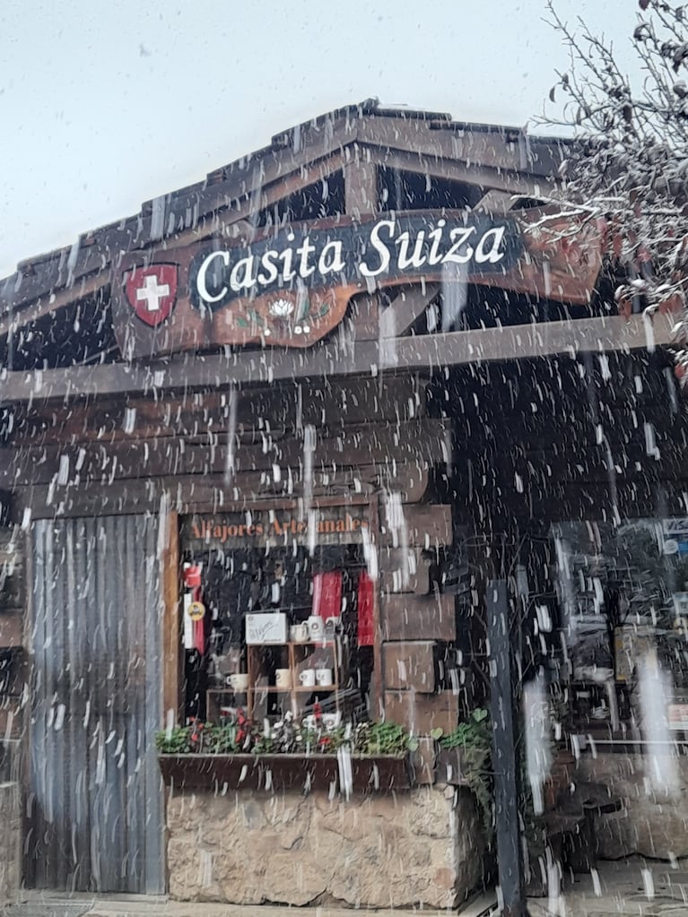 Las zonas altas de la provincia se pintaron de blanco luego del cambio de tiempo.