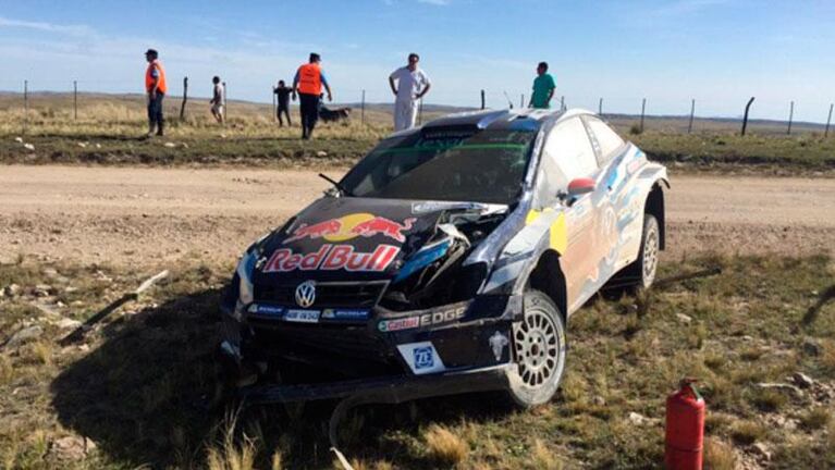 Latvala volcó, perdió la punta y Paddon lidera el Rally