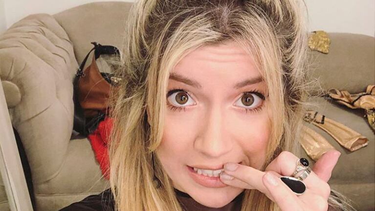 Laura se mostró muy emocionada por su relación, por ahora, virtual.