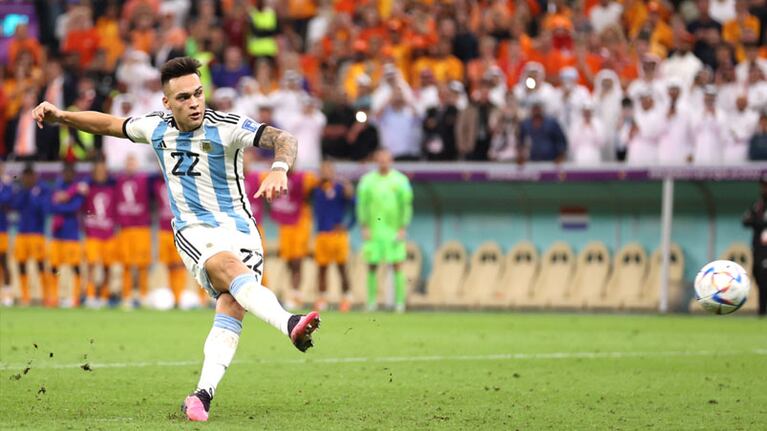 Lautaro Martínez convirtió su penal y le dio el pase a semifinales a Argentina.