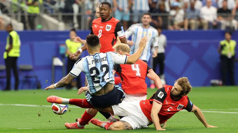Lautaro Martínez en acción ante Austria. Reuters/Troy Taormina