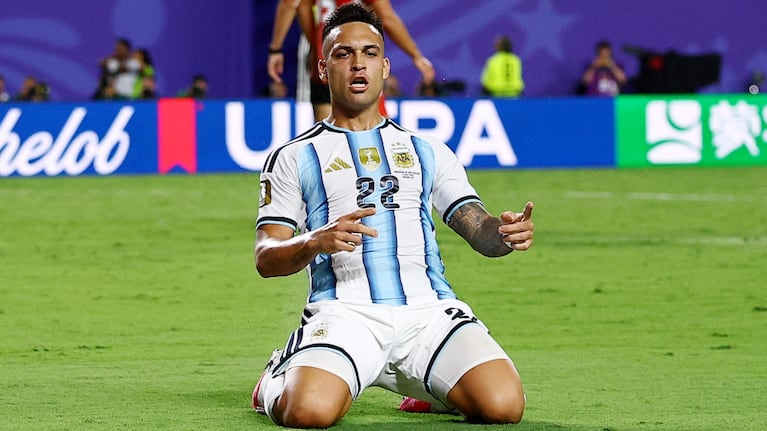 Lautaro Martínez en el festejo del gol ante Suiza.