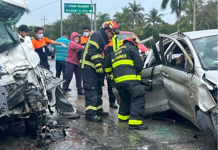 Laviano conducía el vehículo Suzuki Ertiga en la vía Tulum-Playa del Carmen.