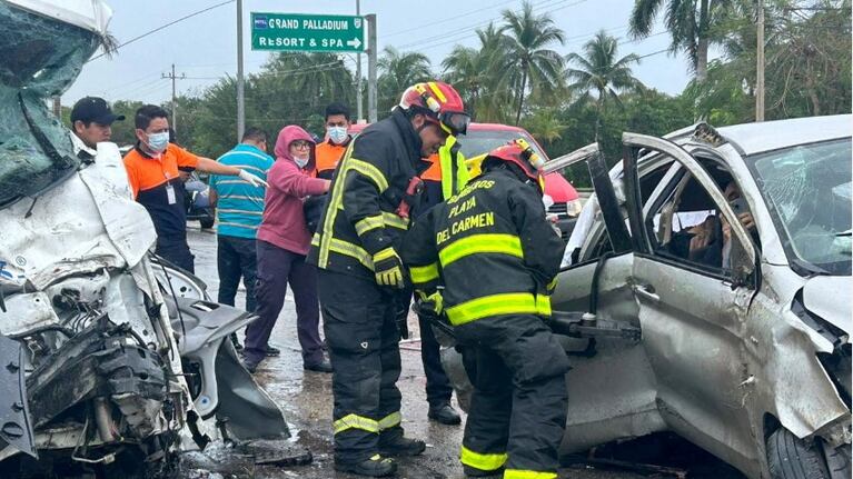 Laviano conducía el vehículo Suzuki Ertiga en la vía Tulum-Playa del Carmen.