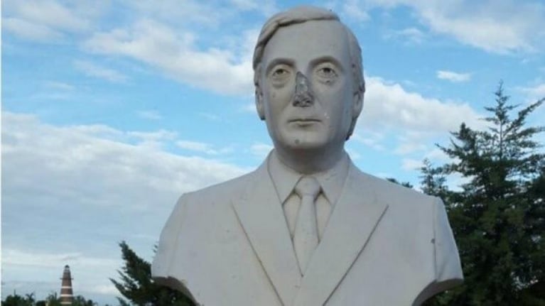 Le arrancaron la cabeza a Néstor Kirchner