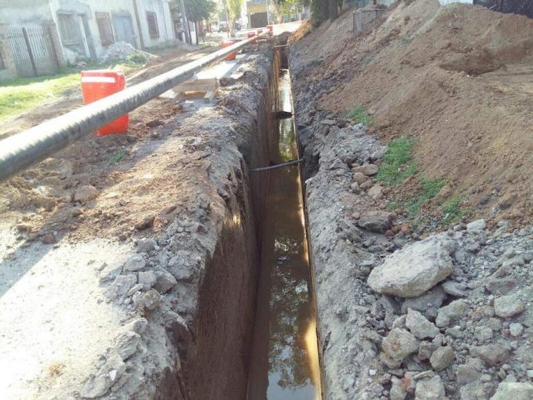 Le bloquearon el acceso a la casa por una rotura de caño de agua