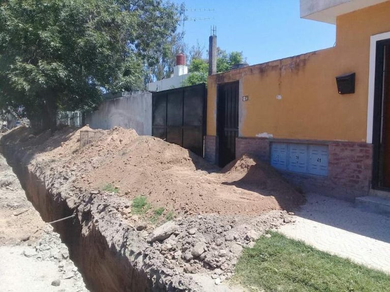 Le bloquearon el acceso a la casa por una rotura de caño de agua