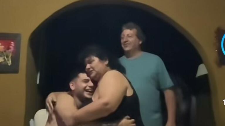 Le contó a sus papás que se compró su primera heladera y la reacción enterneció a todos: el video