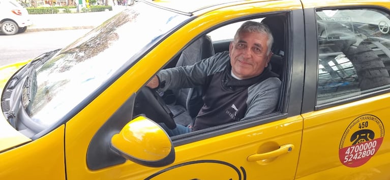 Le destruyeron el taxi en un asalto y volvió a trabajar entre lágrimas: “Quisiera abrazarlos a todos”