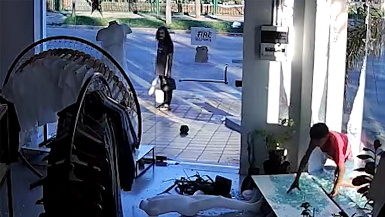 Le desvalijaron el local en Año Nuevo y se quedó a dormir en el negocio por miedo a que le roben.