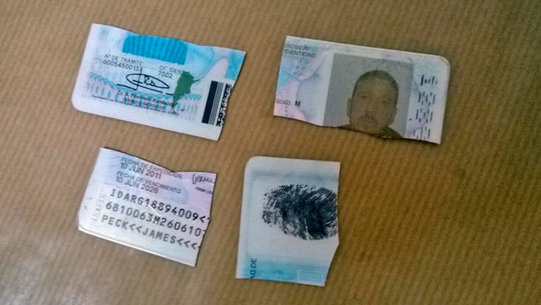 Le duró poco. Al "kelper" no le fue bien y destrozó su documento argentino.